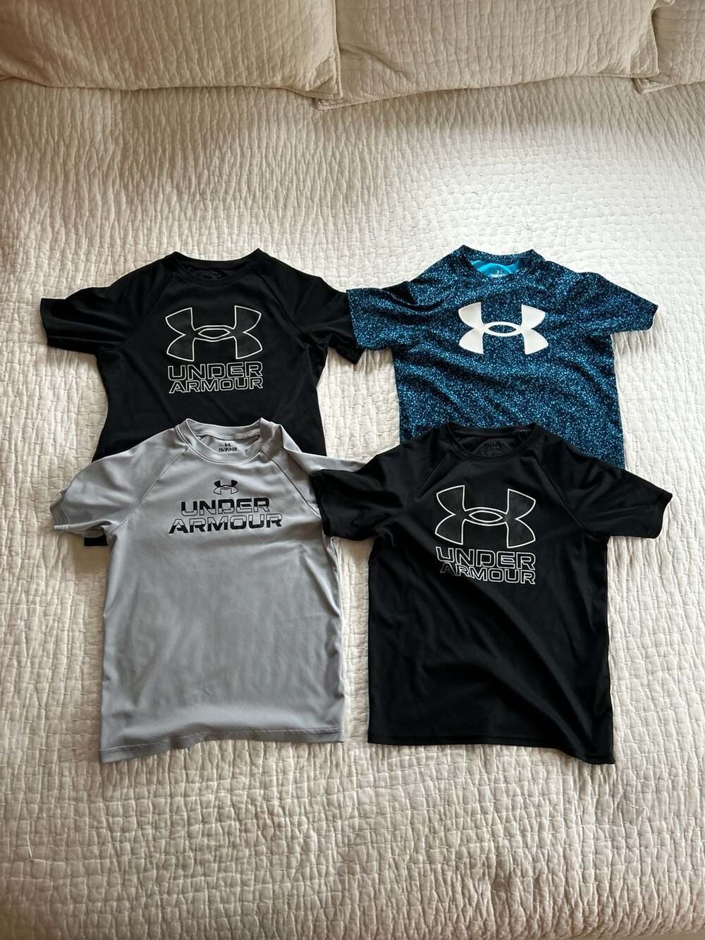 Lot of 4 Under Armour Boys Tech Short Sleeve Graphic Logo T-Shirt Black